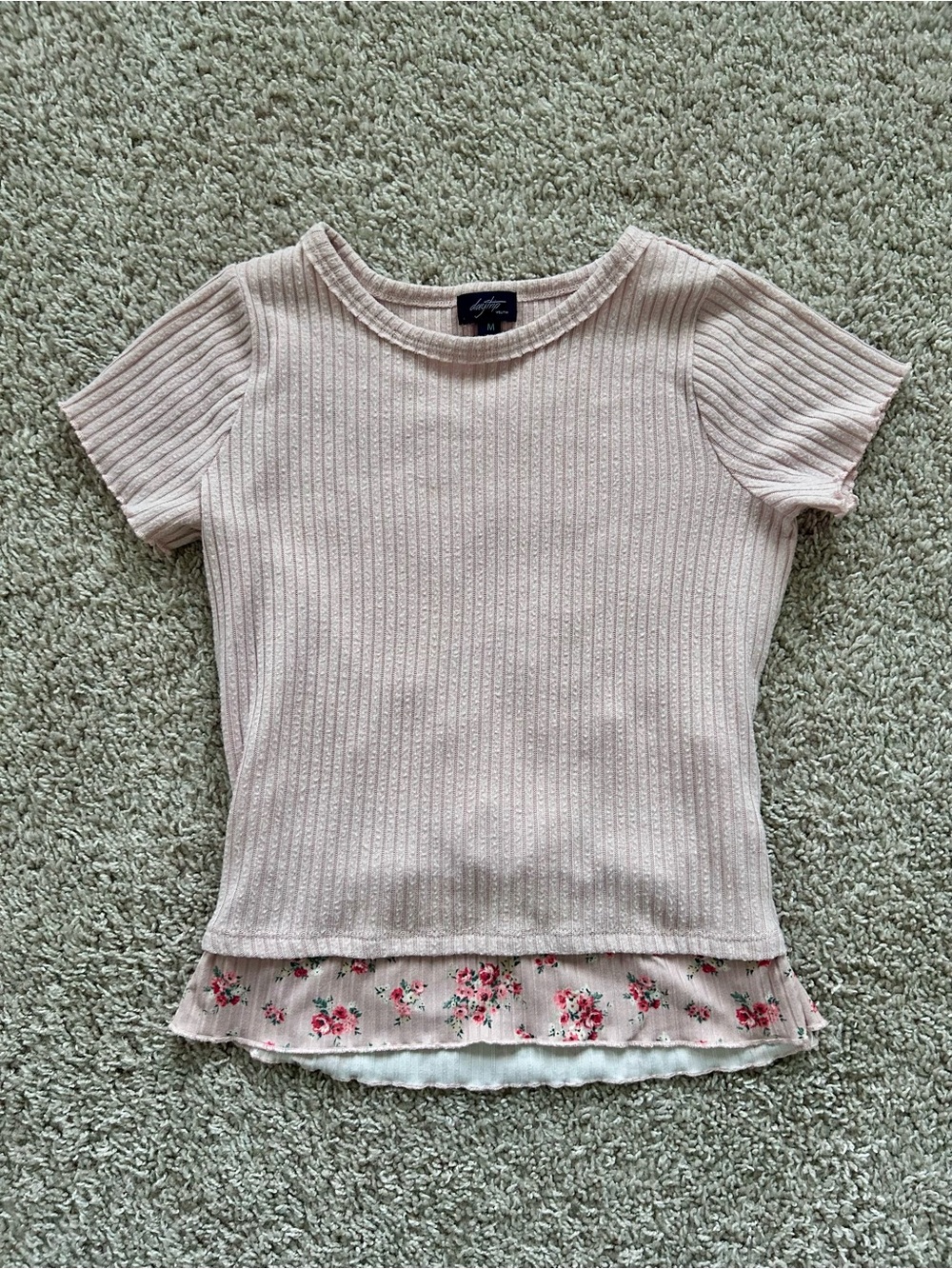 Buckle Pink Ribbed Short Sleeve Top with Floral Hem
